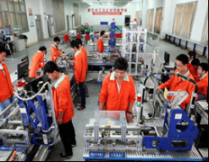 <strong>一流师资、课程、专业和尝试实训前提；</strong>